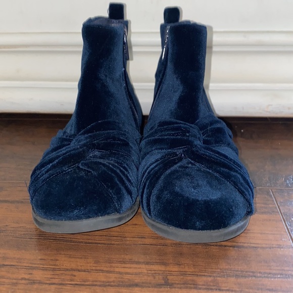 Navy Velvet booties! Zara- size 26 - Picture 2 of 2